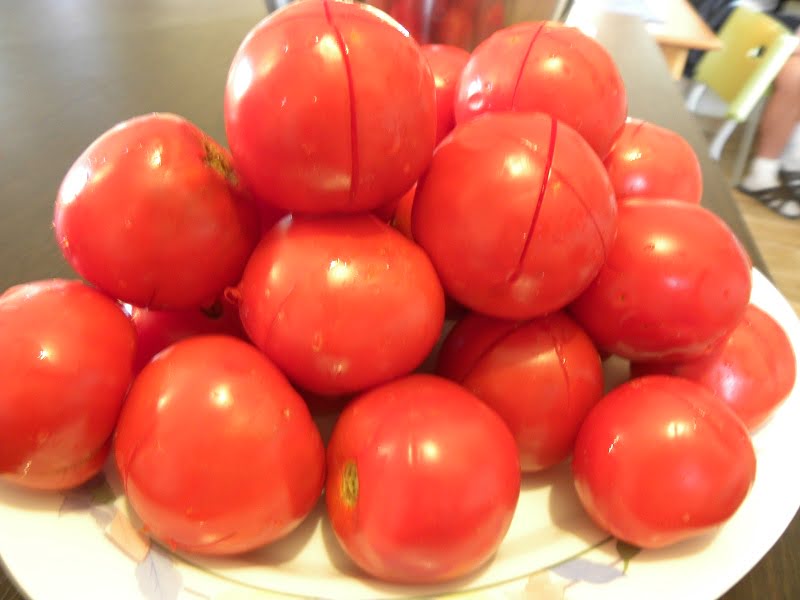 Fresh Tomatoes scored image