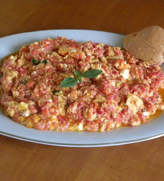 Kagianas or Strapatsada