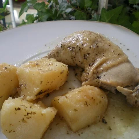 Kotopoulo Lemonato (Greek Chicken with Lemony Potatoes)