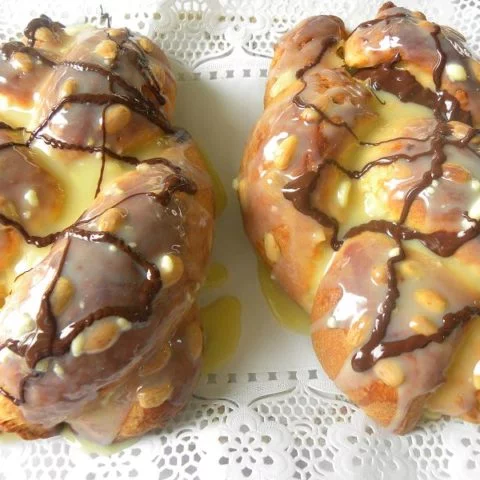 Tsourekia with chestnut filling image