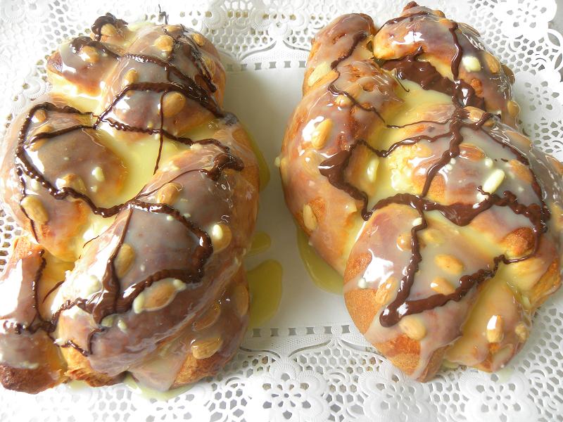 Tsoureki with Chestnut filling