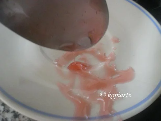 testing syrup in a saucer image