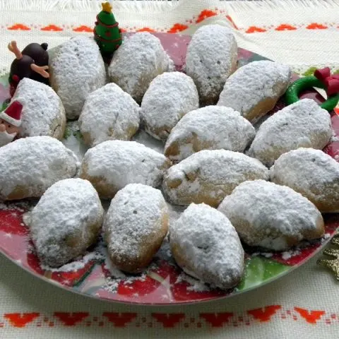 Cypriot Kourabiedes and Phinikota
