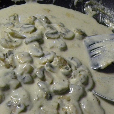 Mushrooms a la creme image