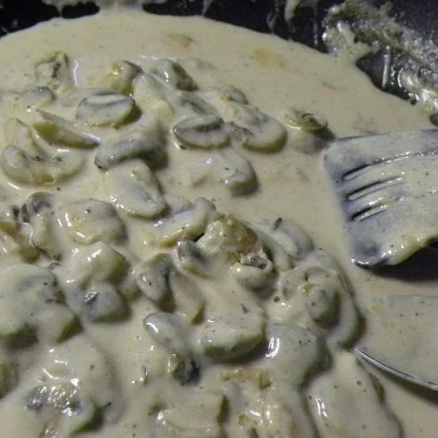 Mushrooms a la creme image