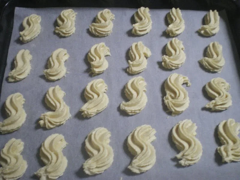 Preparing Koulourouthkia image