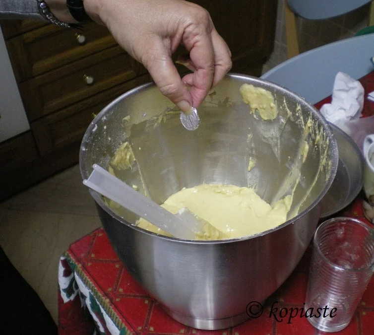 coin-in-cake