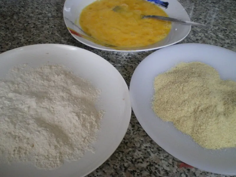 three plates eggs flour breadcrumbs