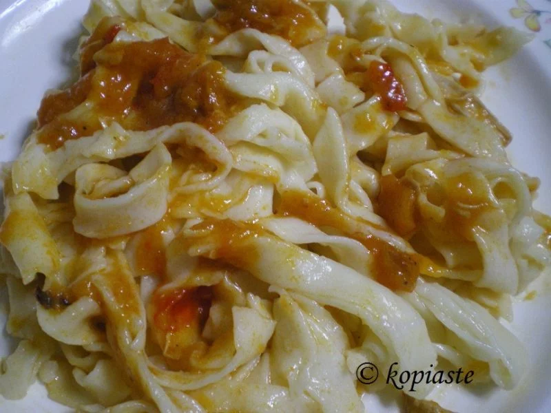 hilopites-with-sauce