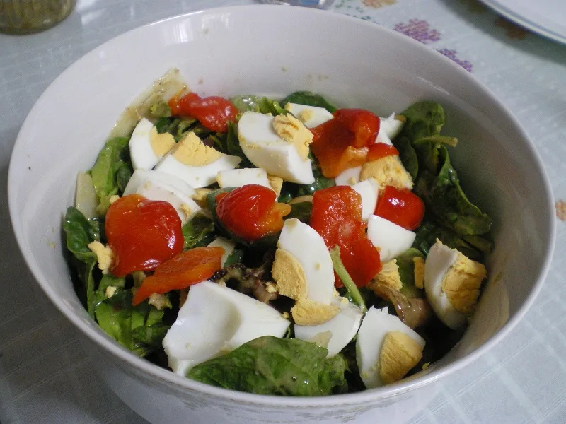 spinach-and-egg-salad Spinach and egg salad photo