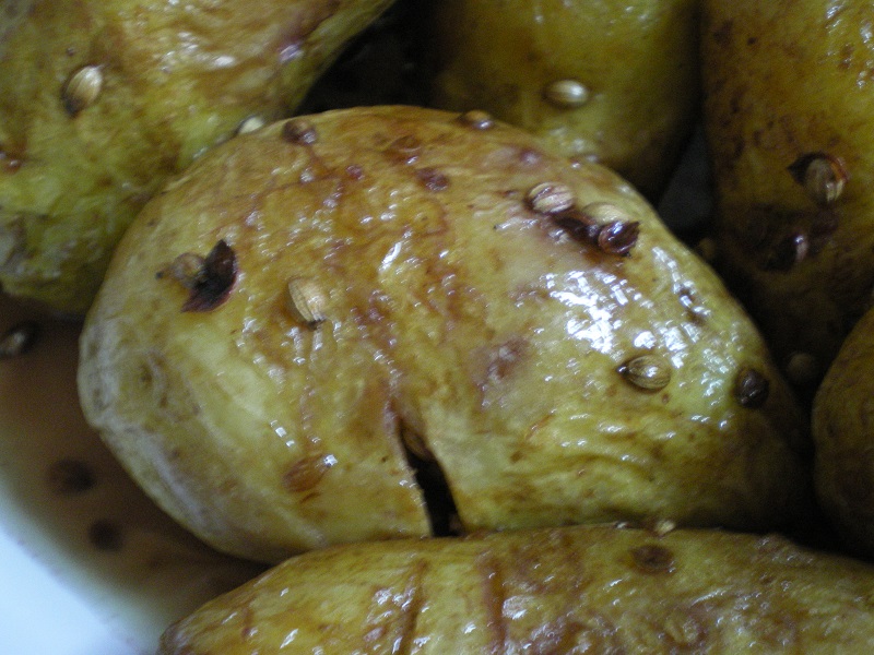 cooked baby potatoes with wine and coriander image