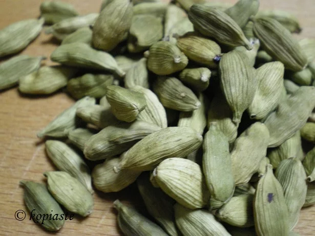 cardammom pods