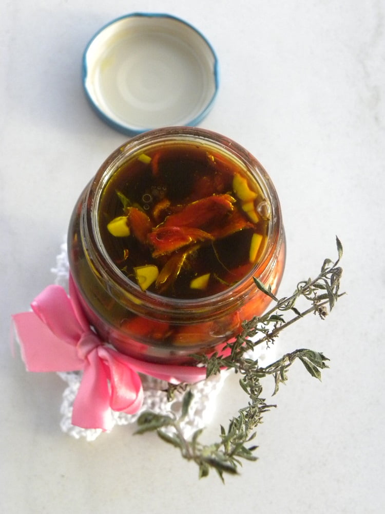 Jar of roasted red peppers image