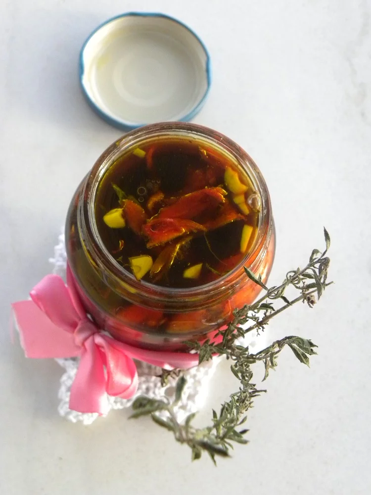 Jar of roasted red peppers image