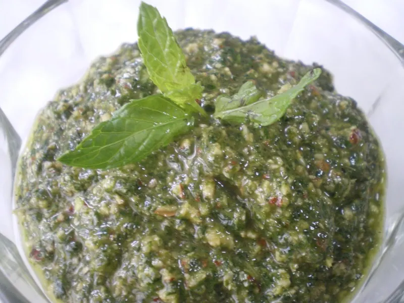 Pesto with mint and parsley Mint Pesto image