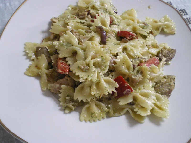 farfalle with purslane pesto image
