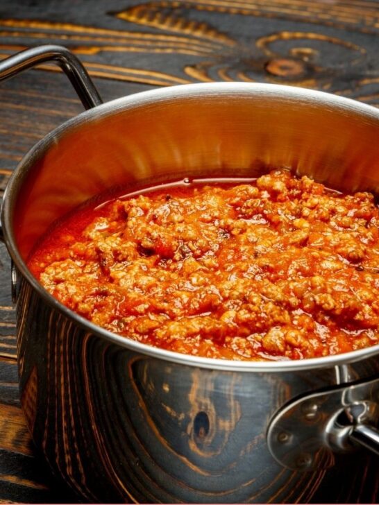 Makaronia me Kima (Greek Spaghetti with Meat Sauce)