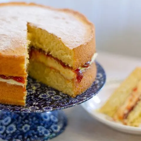 Victoria sponge cake image