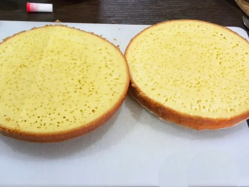 Victoria sponge cut image