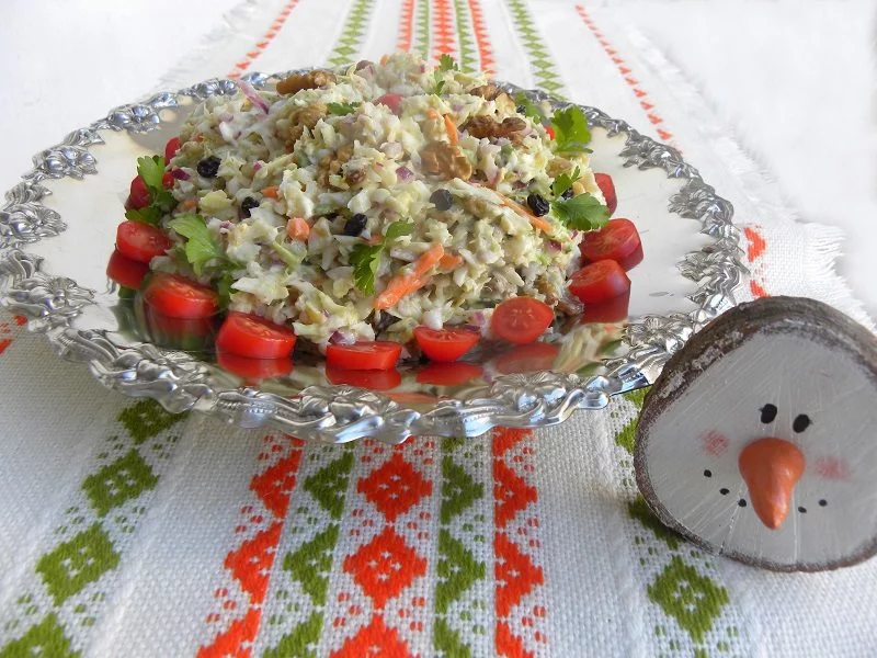 Lahanosalata with tomato, carrot and parsley image