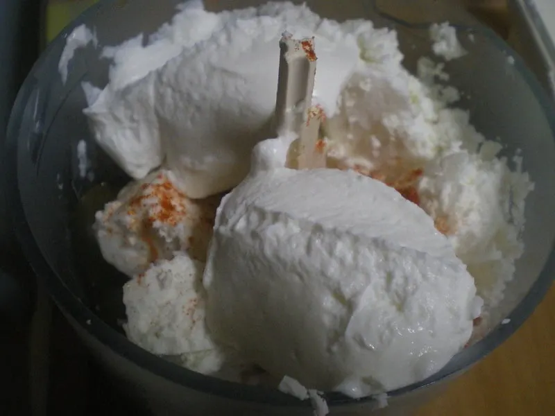 Tyrokafteri ingredients in a food processor image