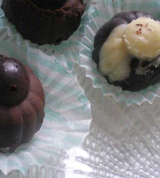 Homemade Chocolates with Pomegranate and Cinnamon