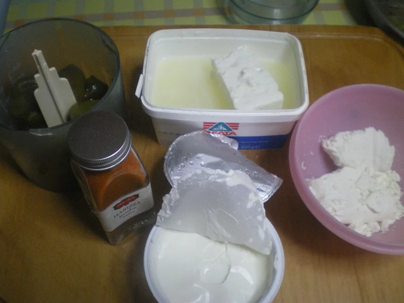 tyrokkafteri ingredients image