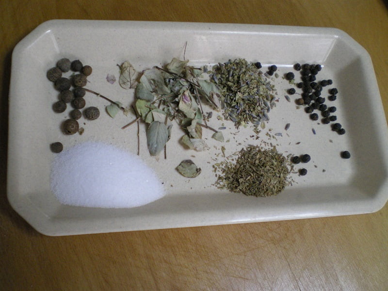 spices for loukanika image