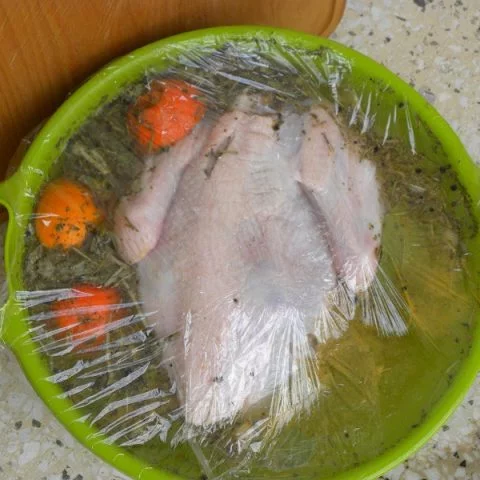 wet brining turkey image