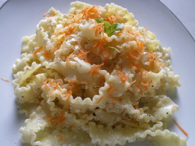 Kluski z Kapusta Polish cabbage and pasta photo