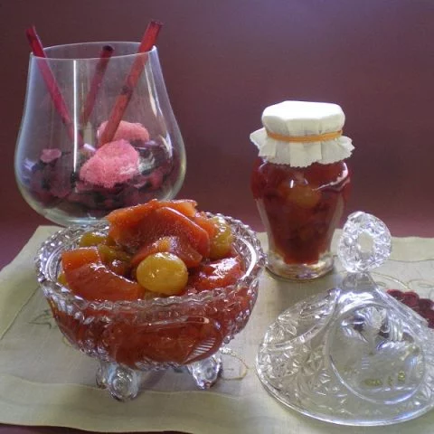 Quince and chestnuts preserve image