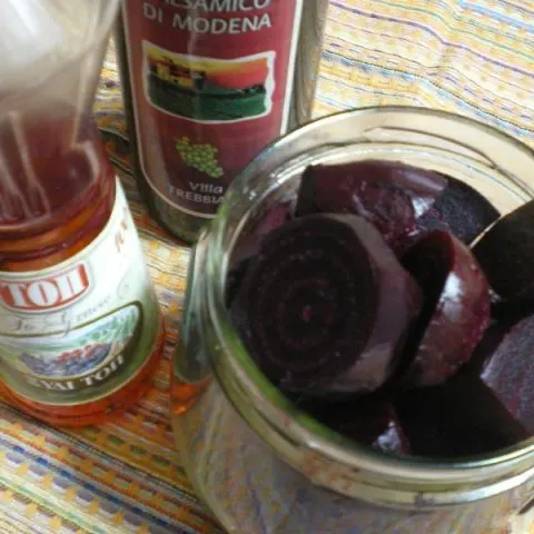 Pantzaria Xydata (pickled beetroots)