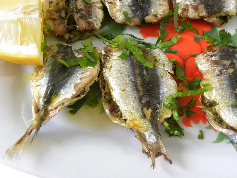 Sandwiching sardines picture