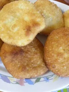 Tiganopsomo in a plate image
