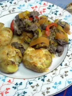 Braised chicken livers with smashed potatoes picture