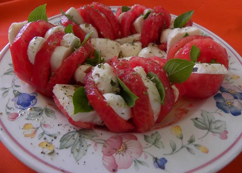 insalata-caprese-with-halloumi-image