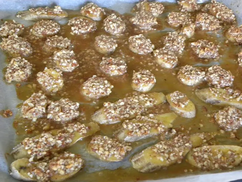 New caramelized bananas with almonds image
