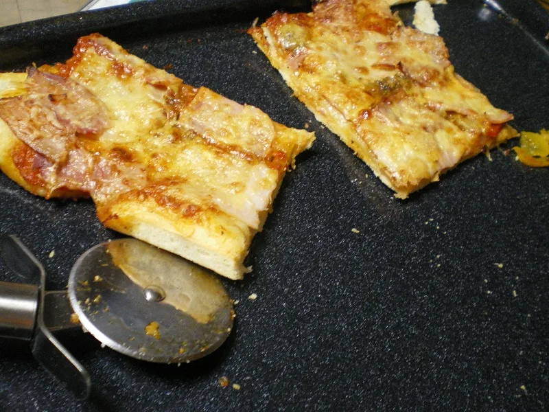 Leftover bolognaise mushrooms and onion pizza image
