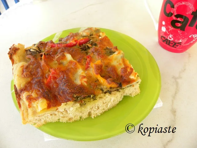 Pitsa with Pesto