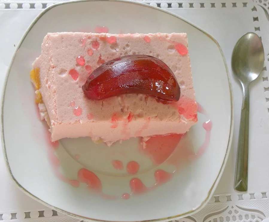 Yoghurt Pomegranate mousse image