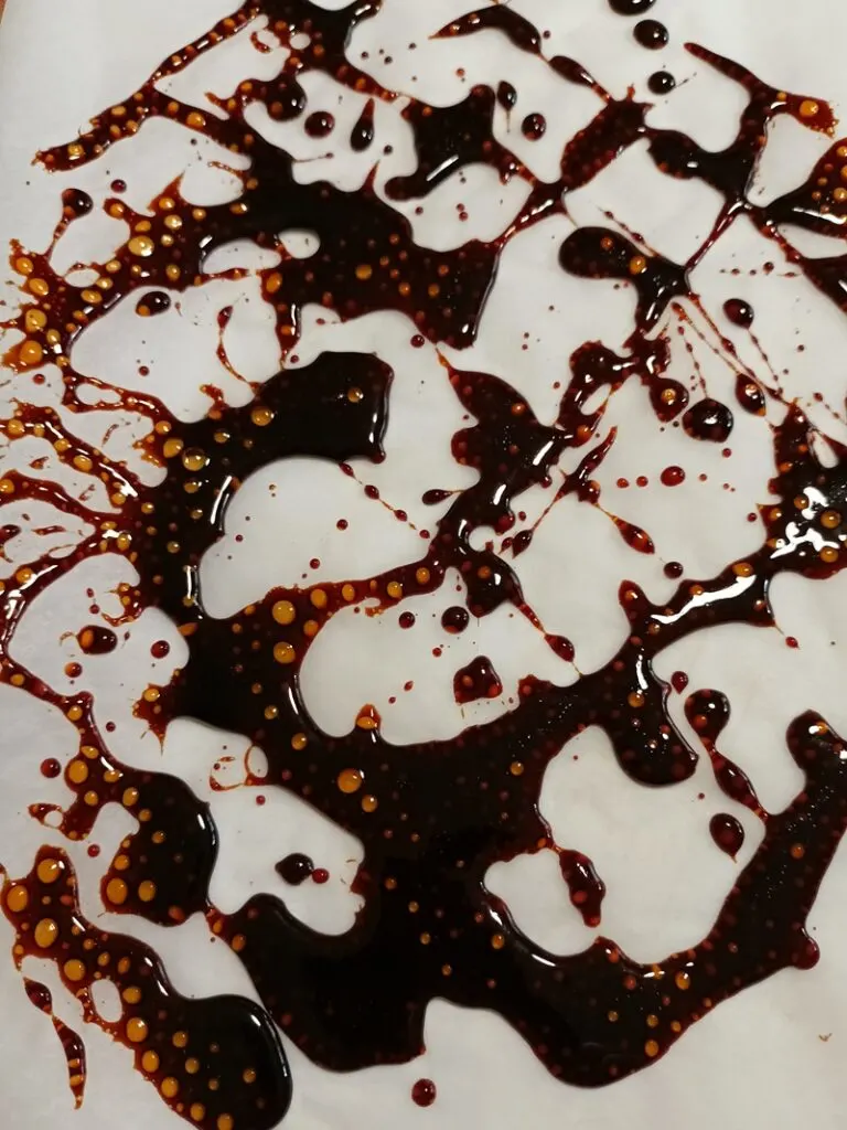 Making caramel decorations image