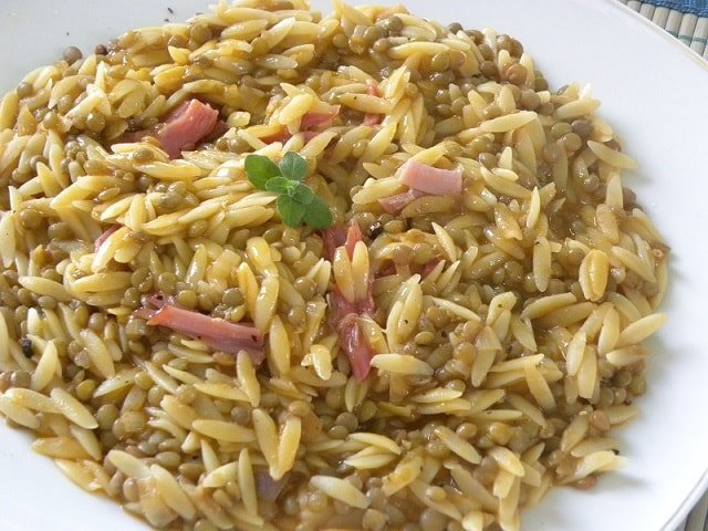 Kritharaki me Fakes kai Pasto (Orzo with Lentils and Smoked Pork)