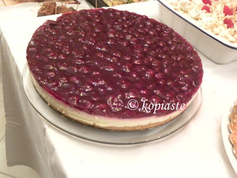 cheesecake with sour cherries jelly image