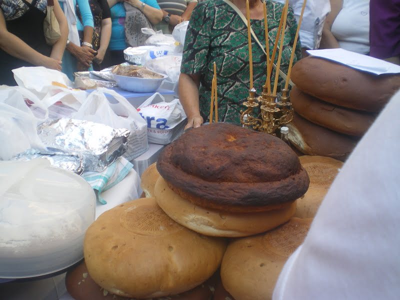 fanouropites and bread image