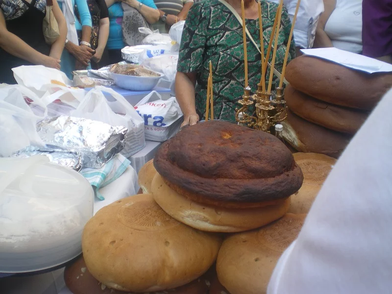 fanouropites and bread image