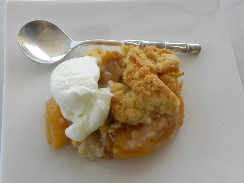 Peach and nectarine crumble Crumble with whipped cream image