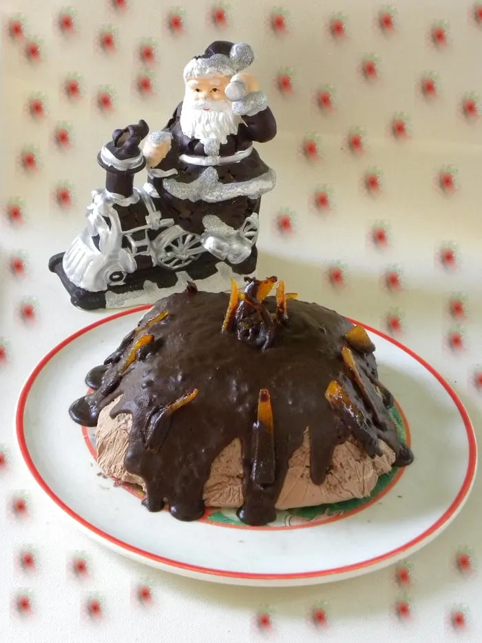 Black lava gateaux image