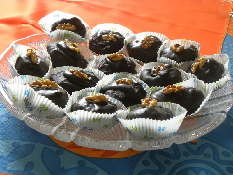 Kariokes in cup cake cases image