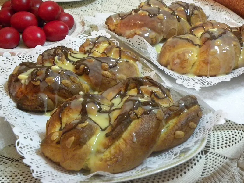 Tsourekia 2010 Greek Easter bread with chestnut filling and chocolate image