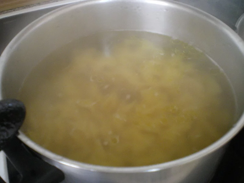 Boiling farfalle image